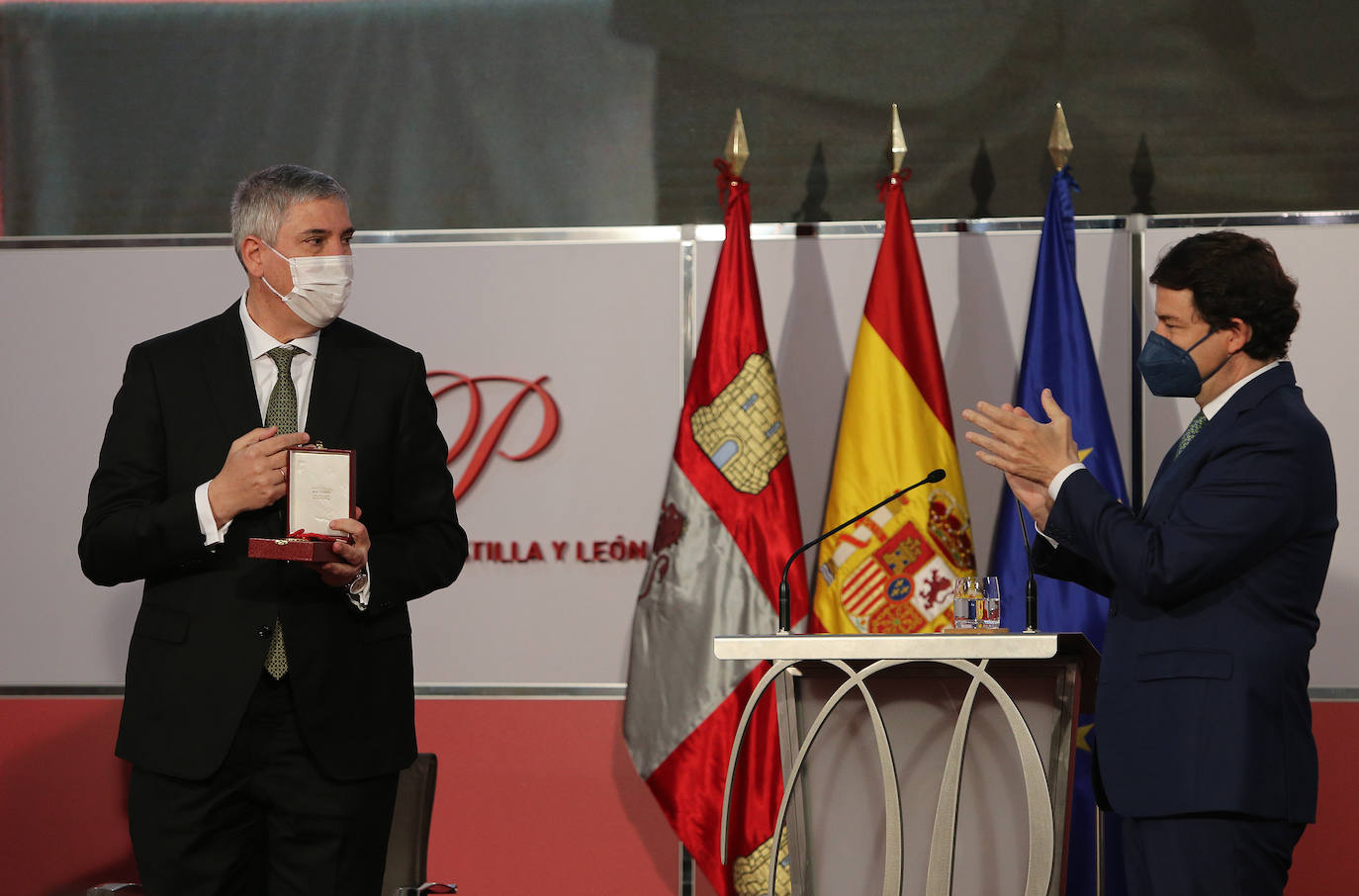 El presidente de la Junta de Castilla y León, Alfonso Fernández Mañueco, entrega los Premios Castilla y León 2020. 