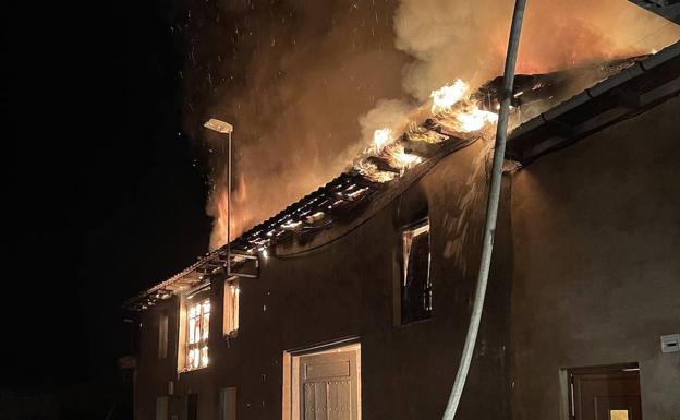 Incendio producido en una vivienda de Antoñán del Valle.