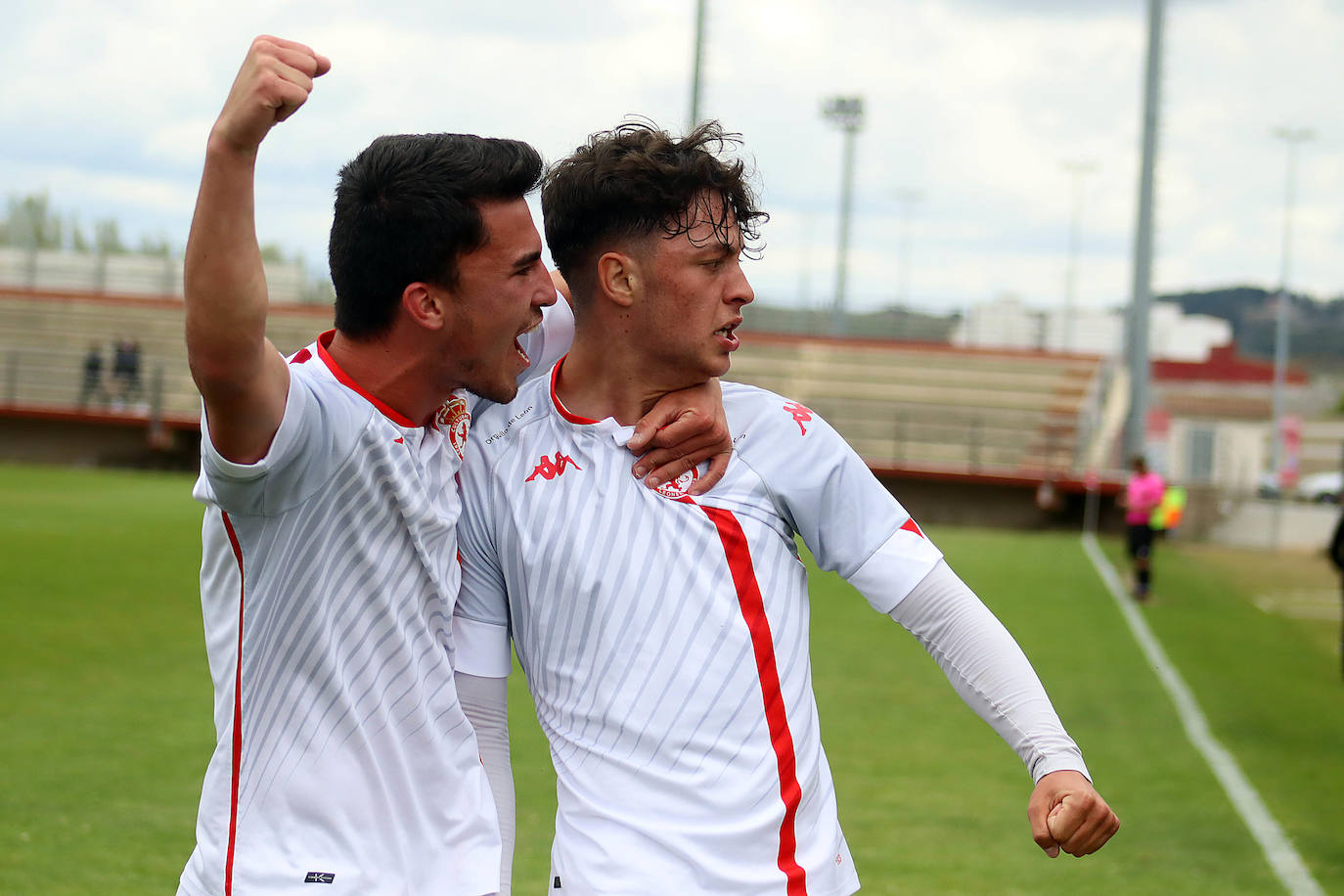 El niño pudo comprobar la evolución de su equipo y del juvenil del club leonés en Puente Castro.
