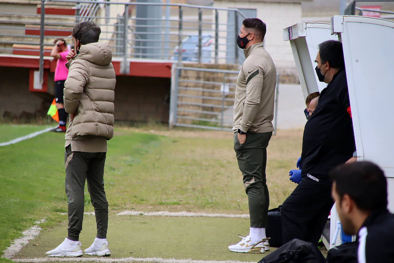El niño pudo comprobar la evolución de su equipo y del juvenil del club leonés en Puente Castro.