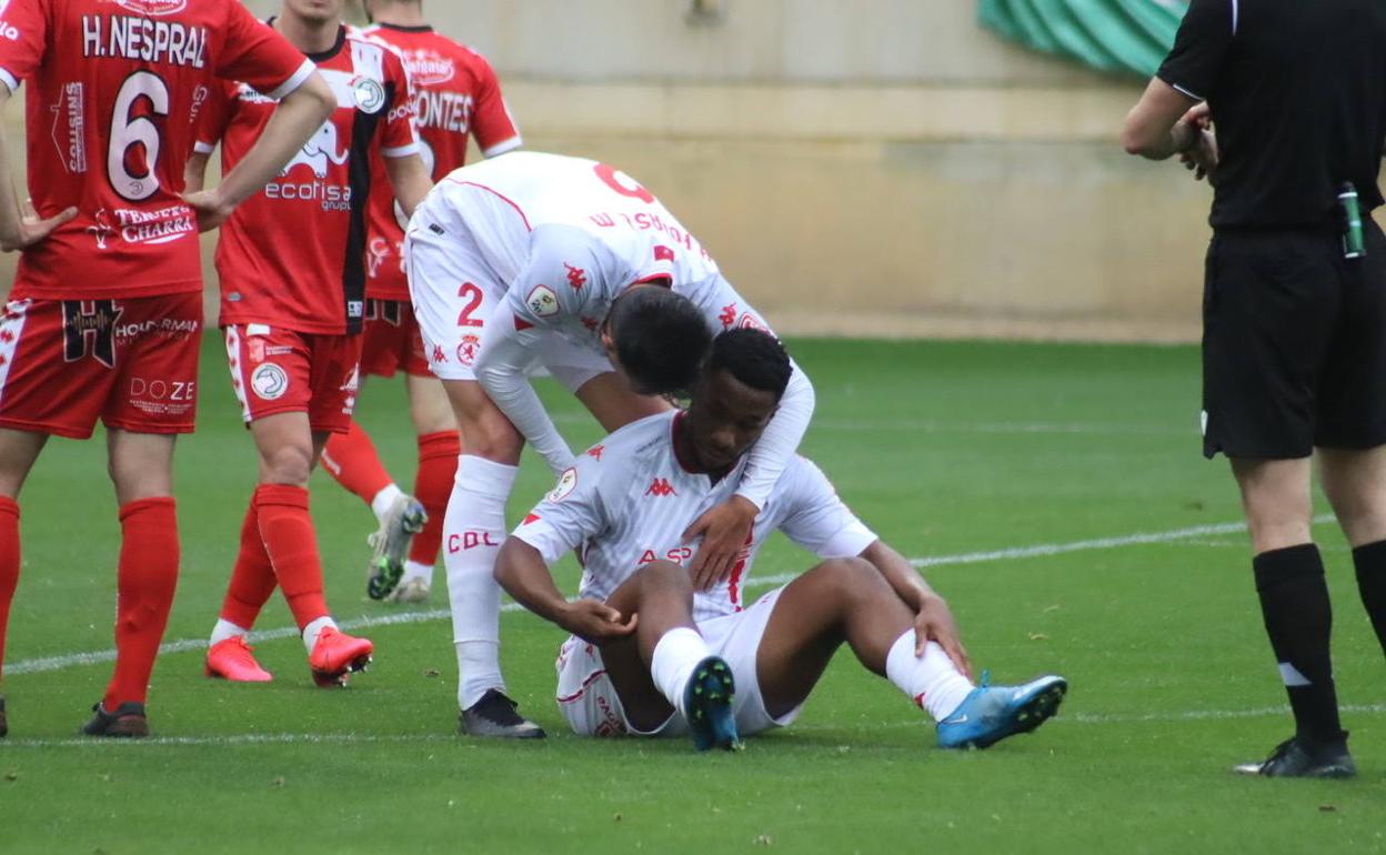 El instante de la lesión de Kawaya, casi al inicio del partido.