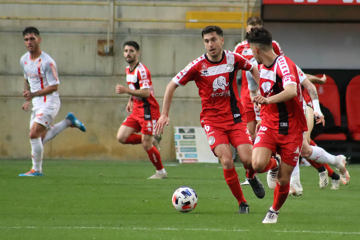 Leoneses y charros se enfrentaron en el Reino de León en una nueva jornada de Segunda División B.