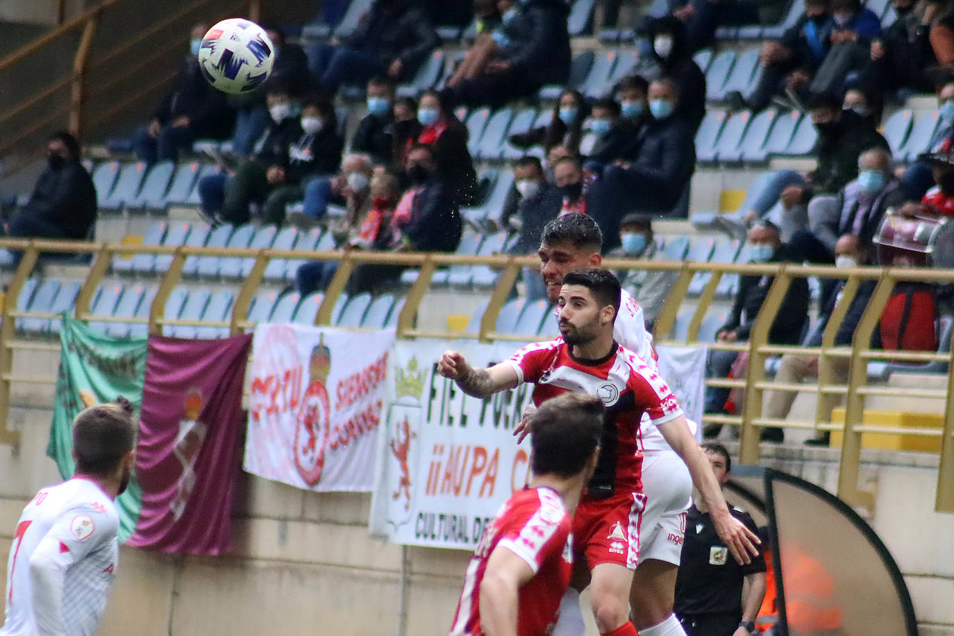 Leoneses y charros se enfrentaron en el Reino de León en una nueva jornada de Segunda División B.