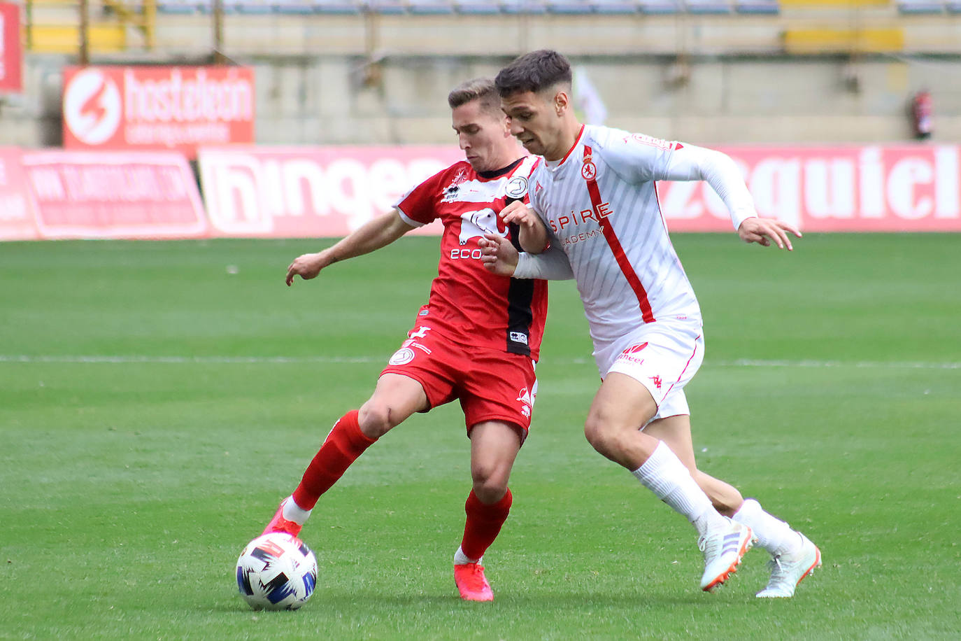 Leoneses y charros se enfrentaron en el Reino de León en una nueva jornada de Segunda División B.