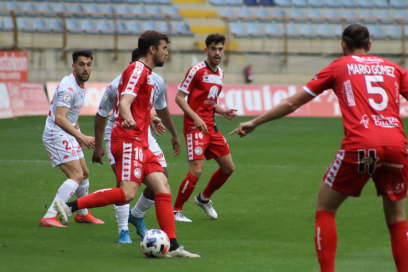 Leoneses y charros se enfrentaron en el Reino de León en una nueva jornada de Segunda División B.