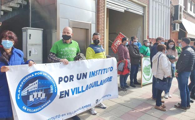 Concentración de apoyo a la construcción de un instituto de educación secundaria en Villaquilambre