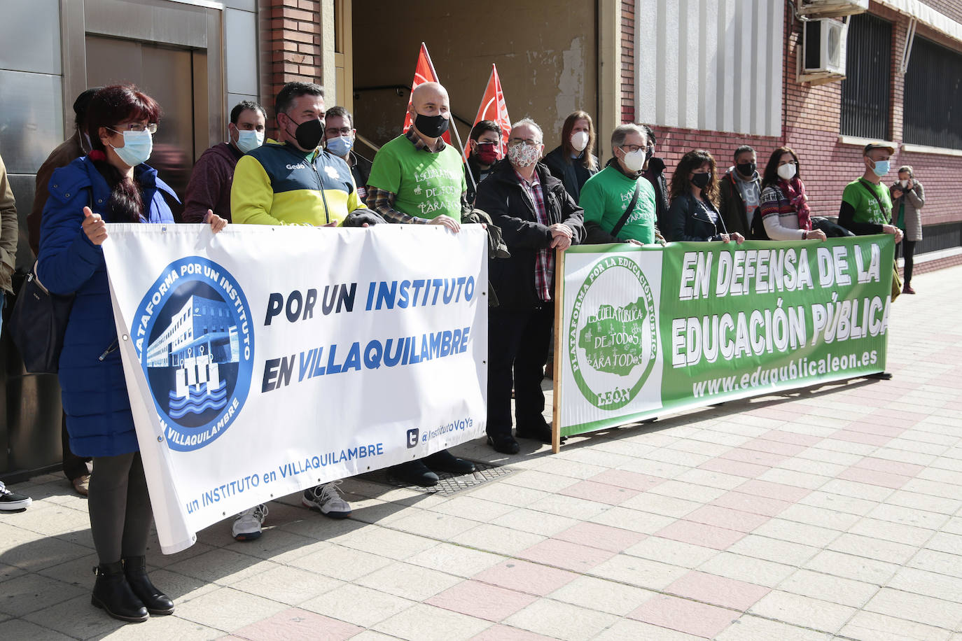 Concentración de apoyo a la construcción de un instituto de educación secundaria en Villaquilambre