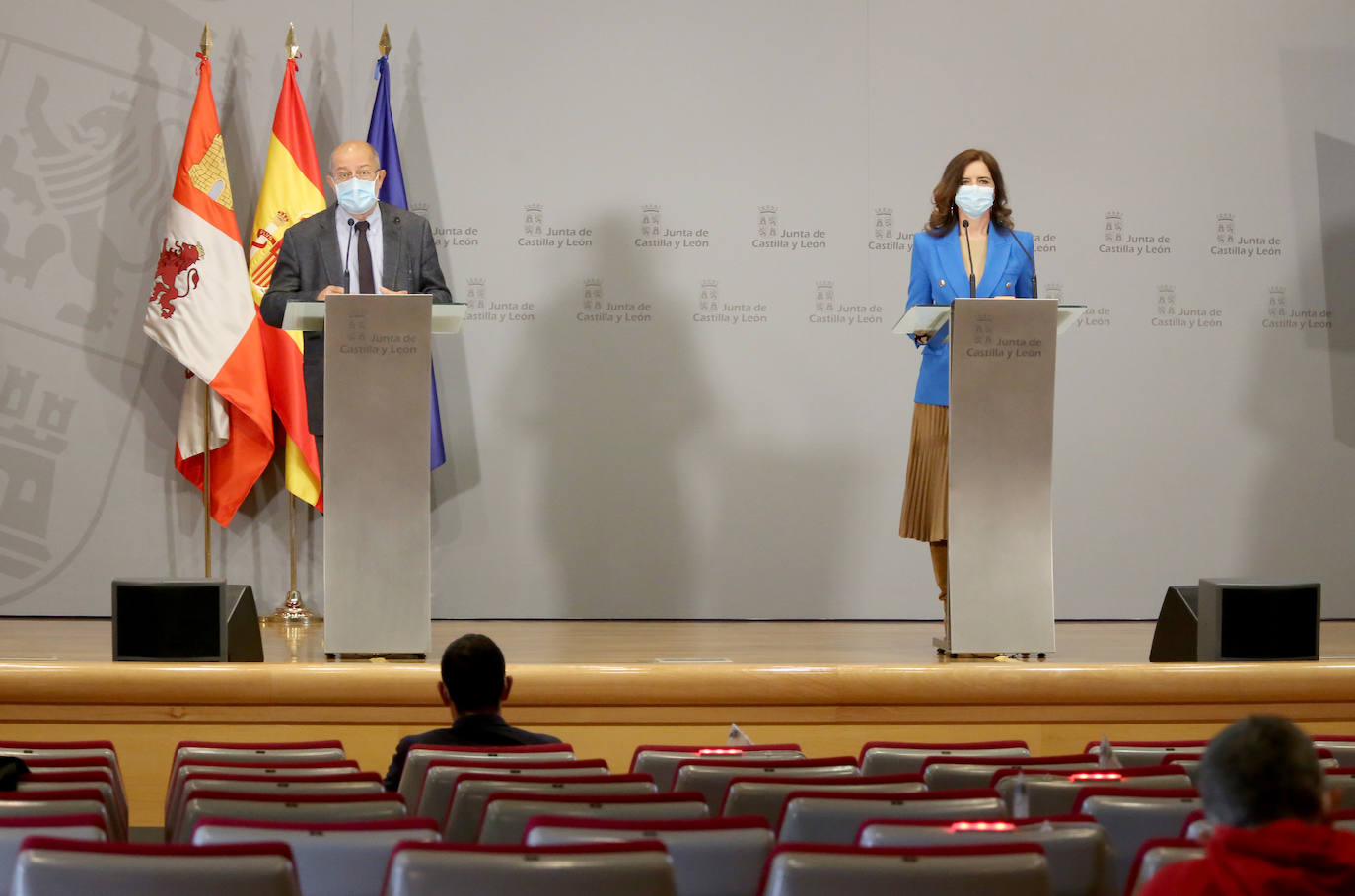 El vicepresidente, portavoz y consejero de Transparencia, Ordenación del Territorio y Acción Exterior, Francisco Igea y la consejera de Empleo e Industria, Ana Carlota Amigo, presentan la estrategia 'Reto Castilla y León Cibersegura'.