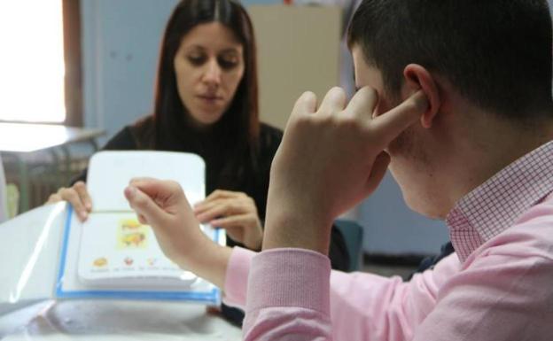 Educación y Federación Autismo Castilla y León lanzan una campaña de sensibilización sobre el TEA en las aulas de la comunidad