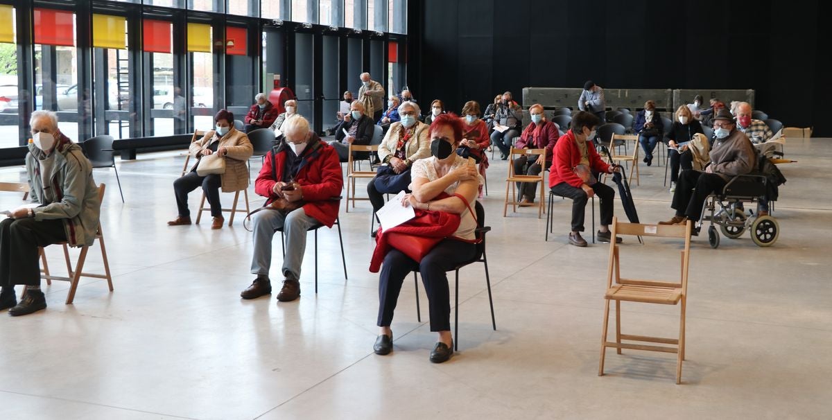 Más de 300 dosis de la vacuna estadounidense han sido inyectadas este miércoles en el Palacio de Exposiciones de León.