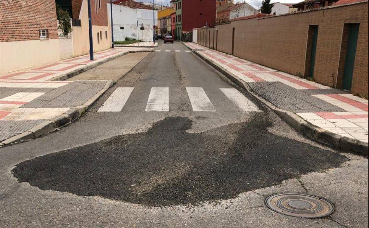 Una de las zonas afectadas por los parcheados del asfalto.