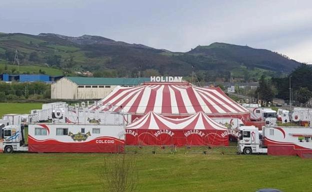 Galería. Carpa del Gran Circo Holiday.