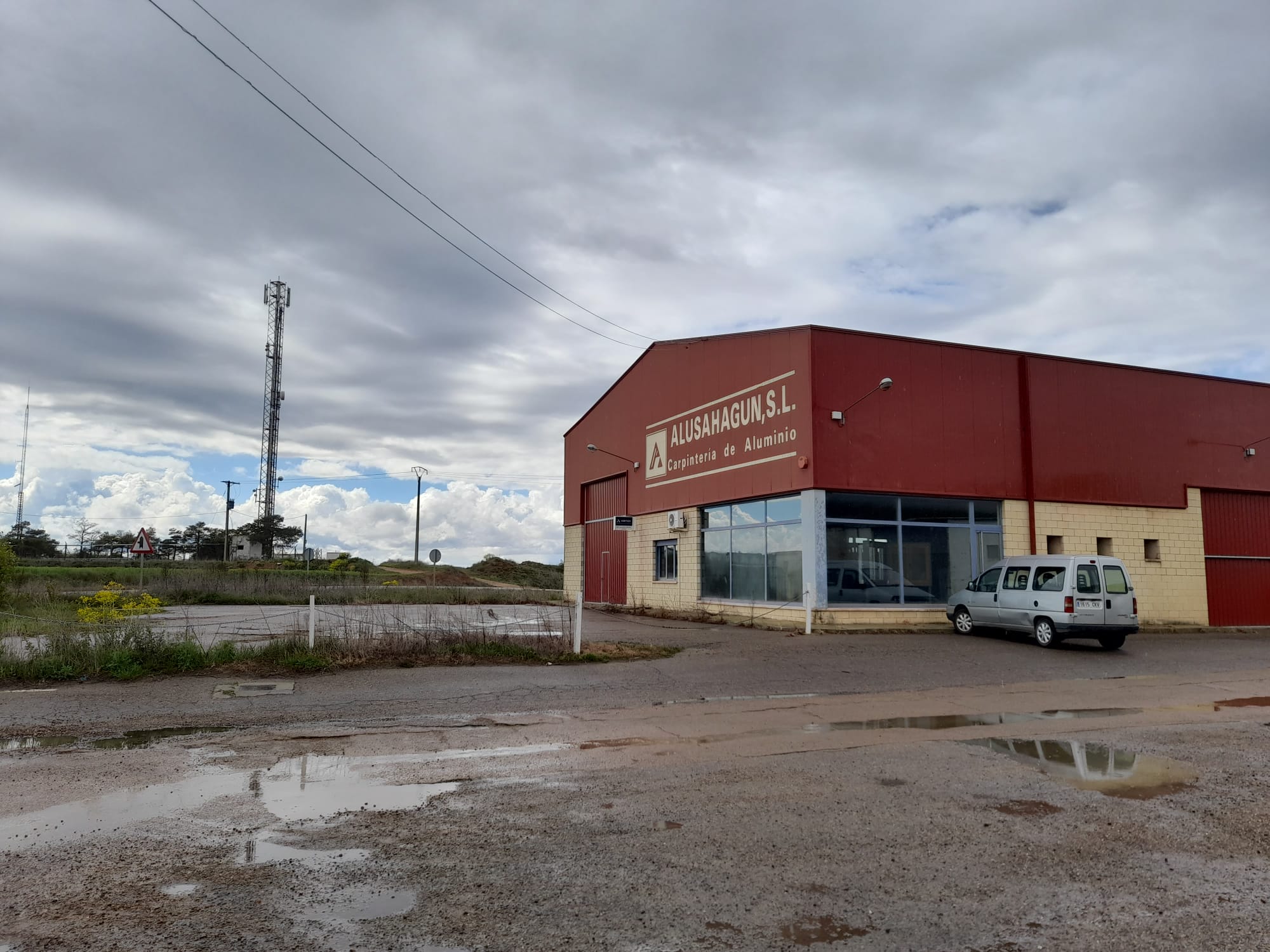 Fotos: Sahagún acerca facilidades a las empresas de su polígono