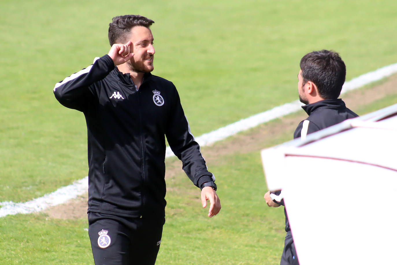 El conjunto leonés no pudo sumar su primera victoria de la segunda fase ante el filial soriano.