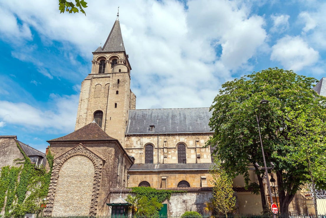 Abadía Saint-Germain des Près (París) | Esta abadía, que fundada a mediados del siglo VI por el rey merovingio Childeberto I y el obispo de París, san Germán, cuenta con uno de los campanarios más antiguos de París, dado que fue construido en el siglo IX.