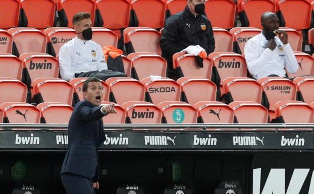 Javi Gracia, durante el Valencia-Barcelona. 