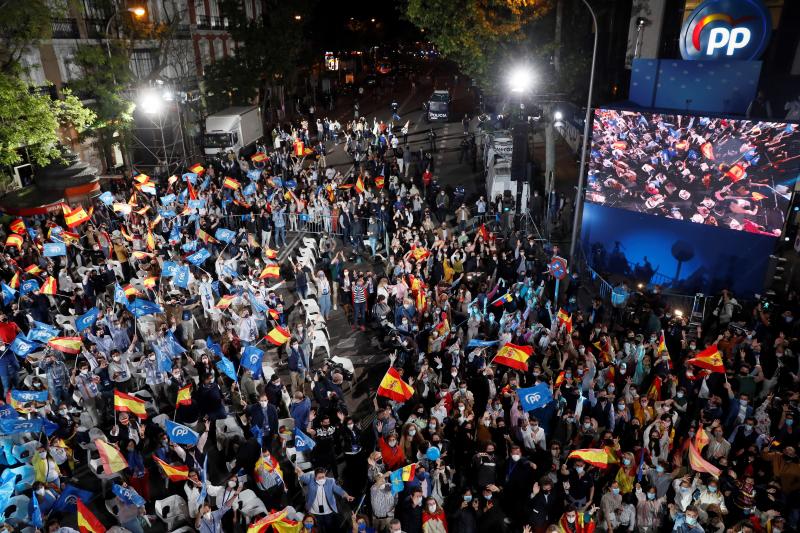 Multitudinaria celebración en la sede del PP en Génova.