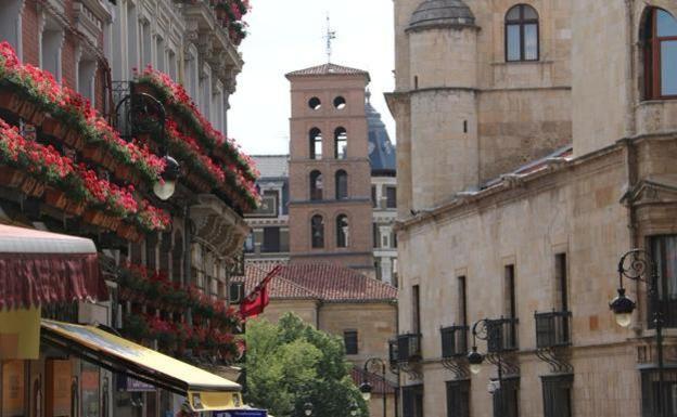 Torre de la iglesia de San Marcelo. 