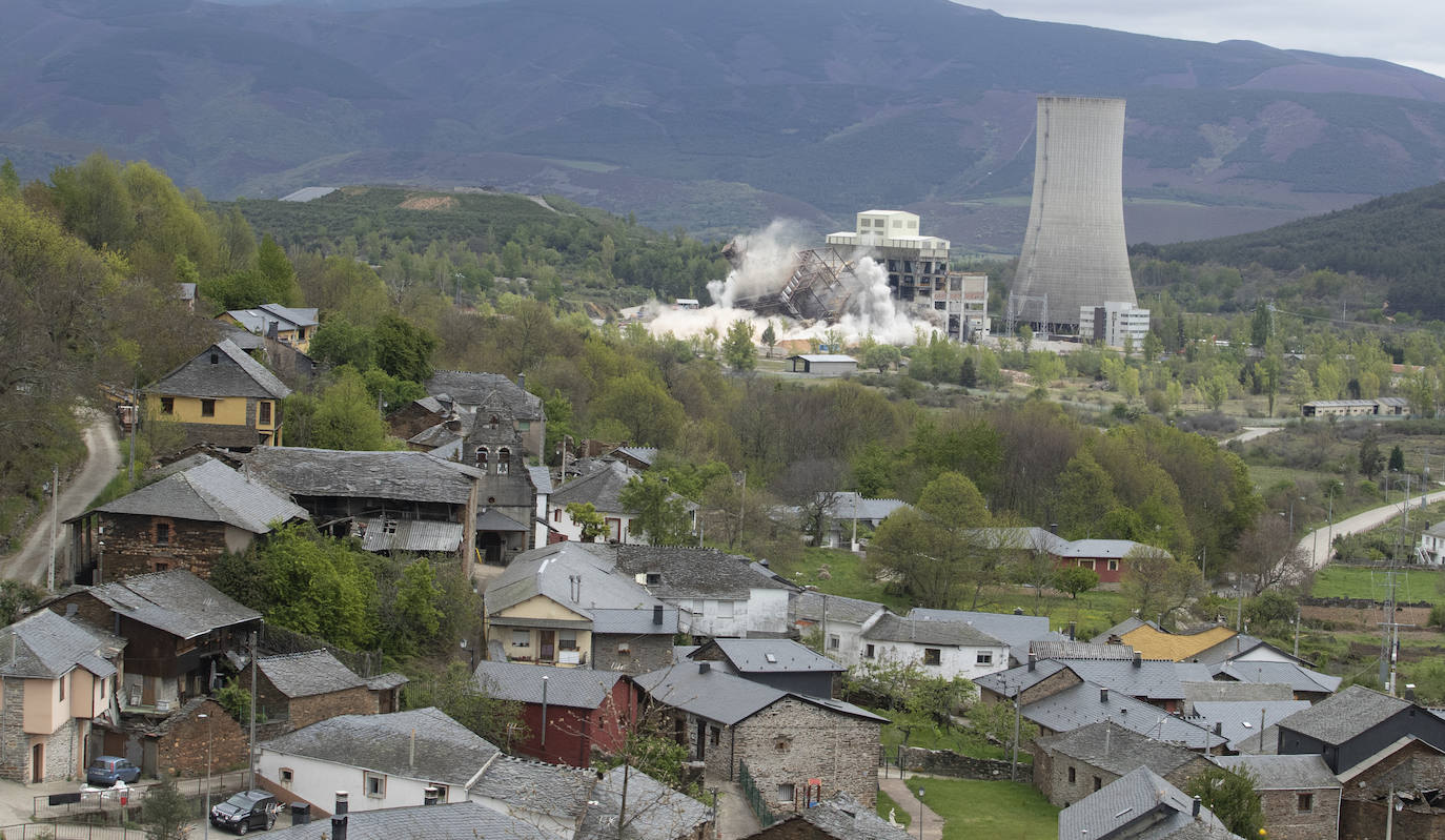 La central sigue adelante con su desmantelamiento a través del volado de la caldera.