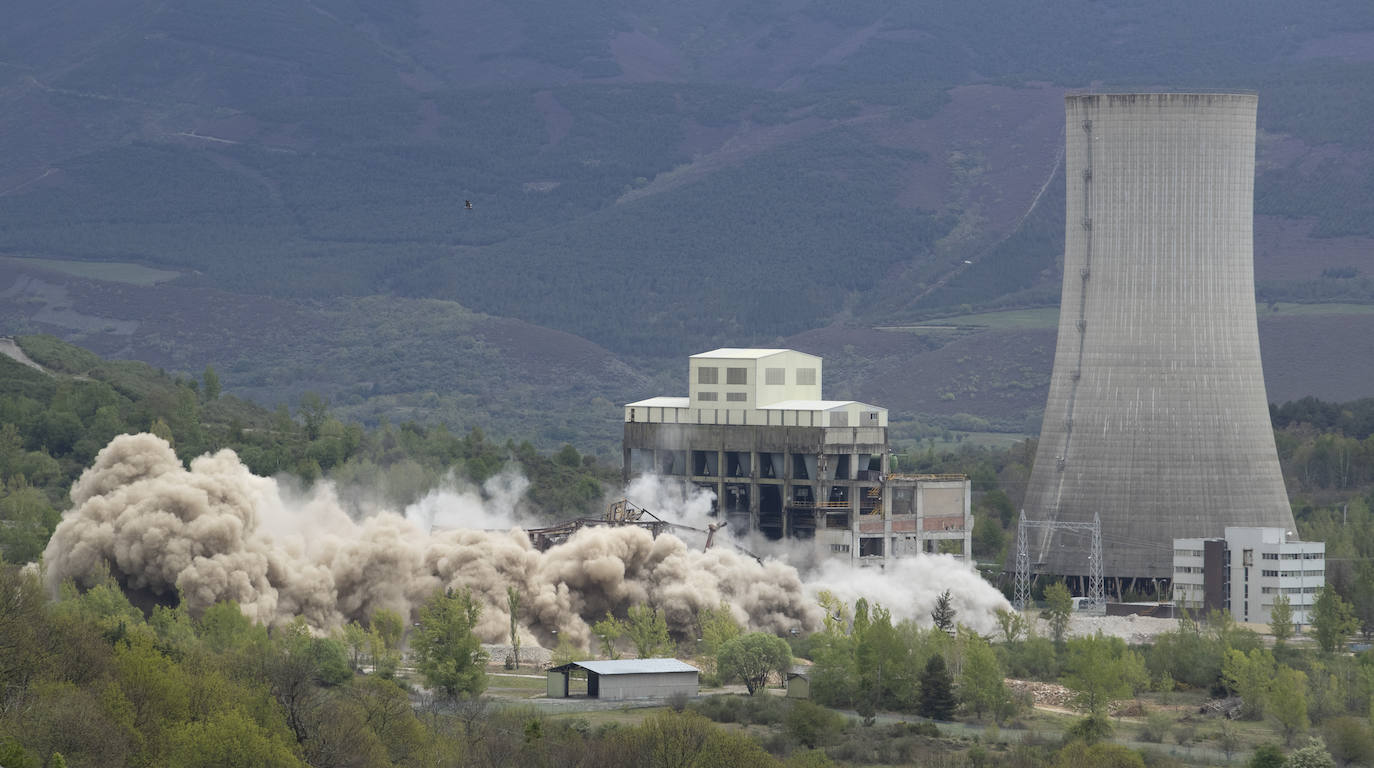 La central sigue adelante con su desmantelamiento a través del volado de la caldera.