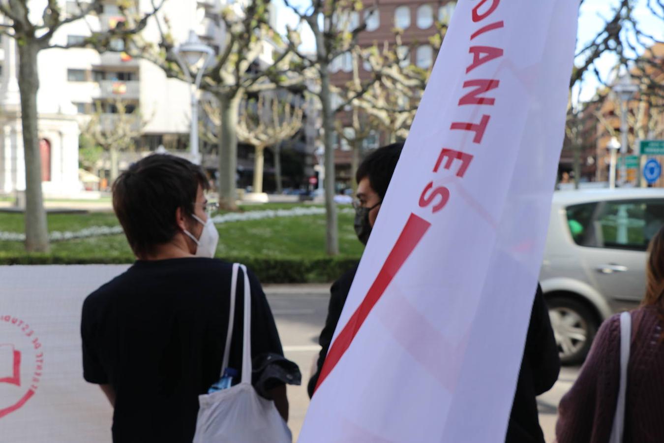 Cerca de treinta estudiantes denuncian la falta de remuneración en las prácticas universitarias y la «segregación» en las clases telemáticas.