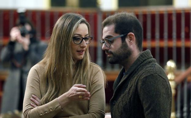 La concejal Rocío Gil junto a Jesús Salmerón, uno de los diputados que ha abandonado Cs 