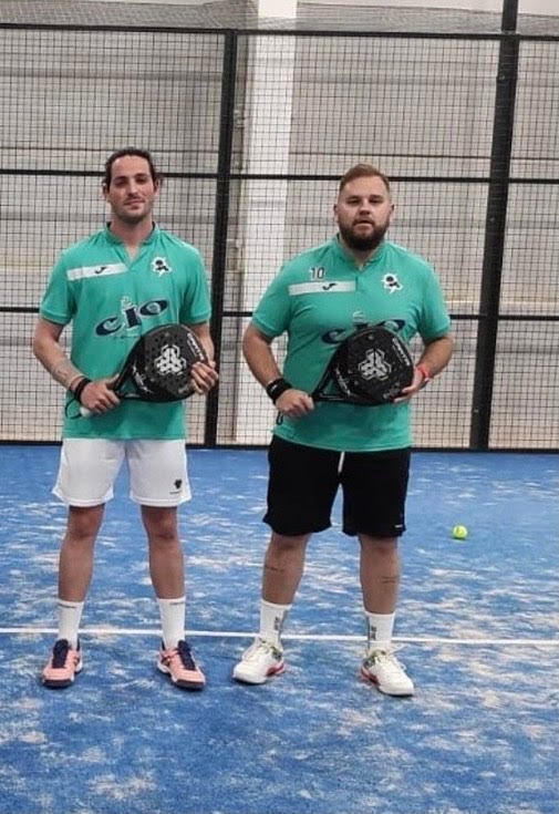 Dos componentes del Sariegos Padel.