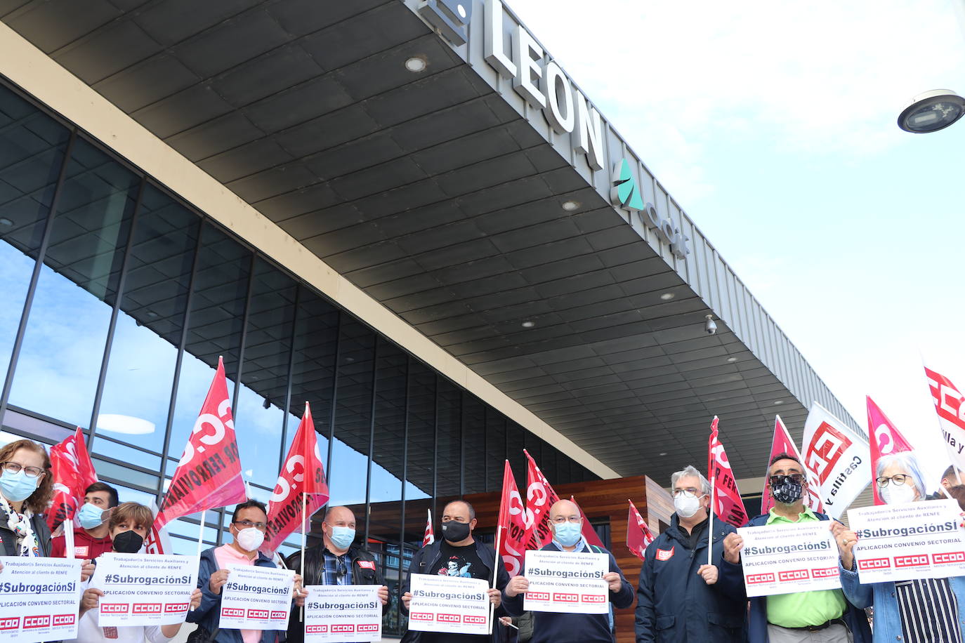 Los trabajadores de Renfe en León se concentran para reclamar mismas condiciones laborales para unos trabajadores interinizados