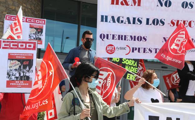 Protestas contra el cierre y la pérdida de empleos en H&M en León.