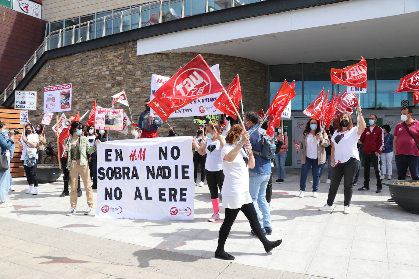 Las trabajadoras reclaman que no se precarice su empleo y se mantegan todos los puestos.