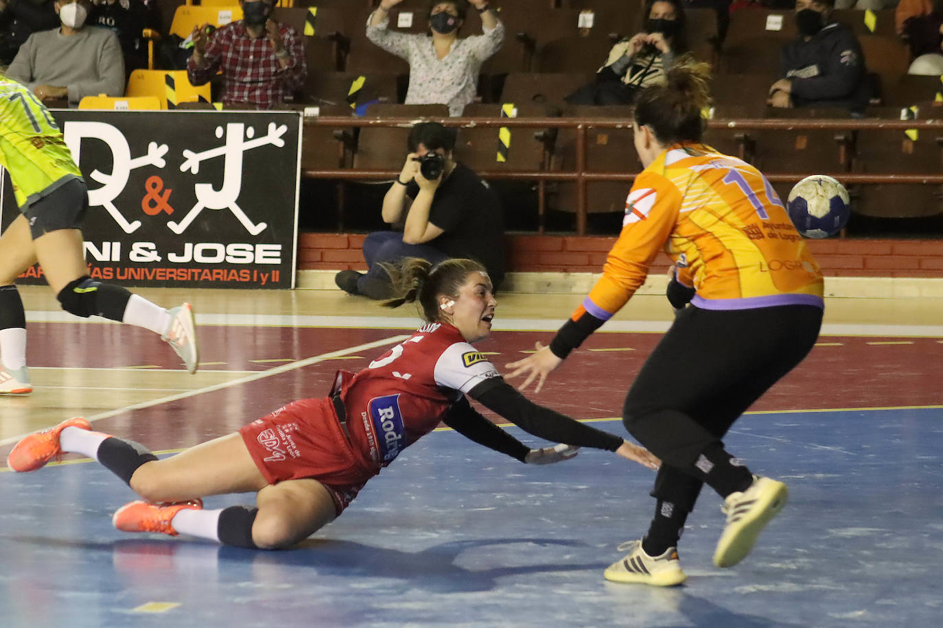 Las de Moreno tendrán que remontar en tierras riojanas tras perder la primera manga en el Palacio.