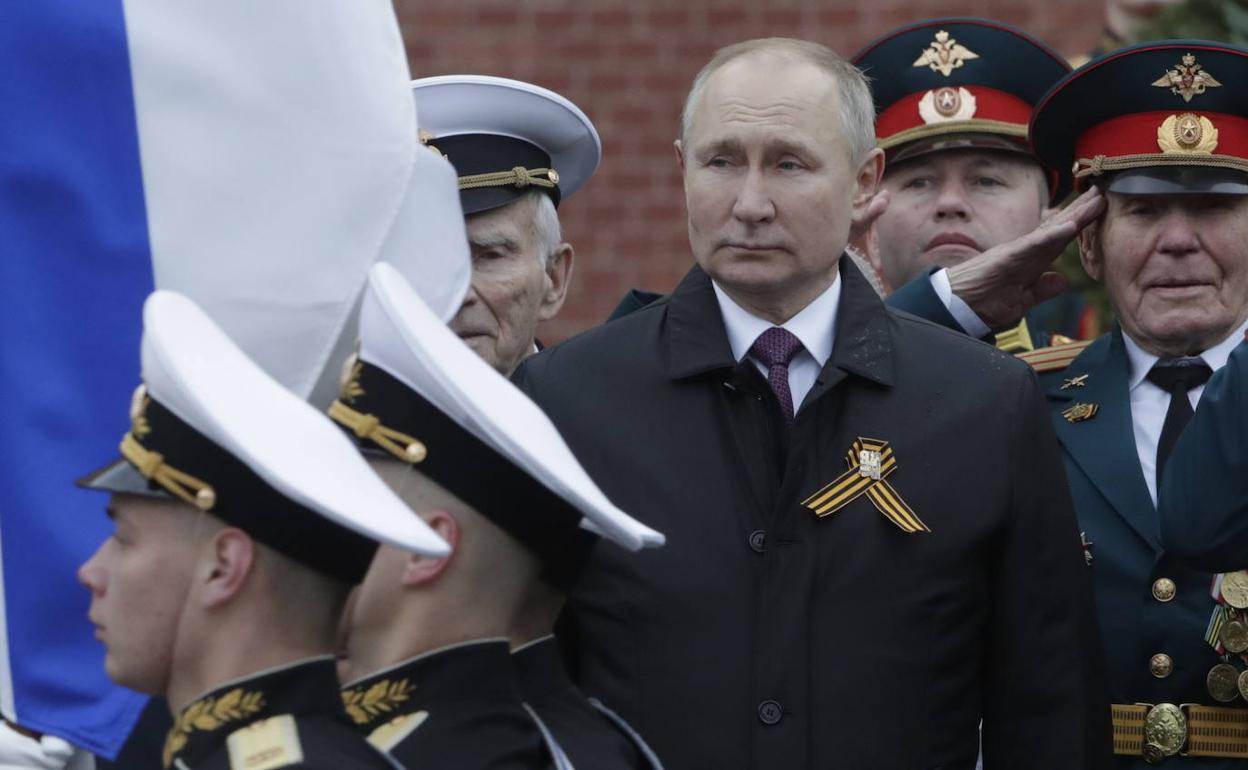 Vladímir Putin, durante el desfile celebrado este domingo en Moscú.