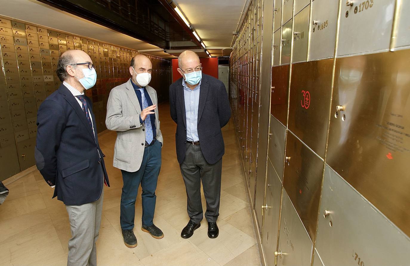 El vicepresidente, portavoz y consejero de Transparencia, Ordenación del Territorio y Acción Exterior, Francisco Igea, junto al consejero de Cultura y Deportes, Javier Ortega, presentan el Festival Internacional de la Literatura en Españo.