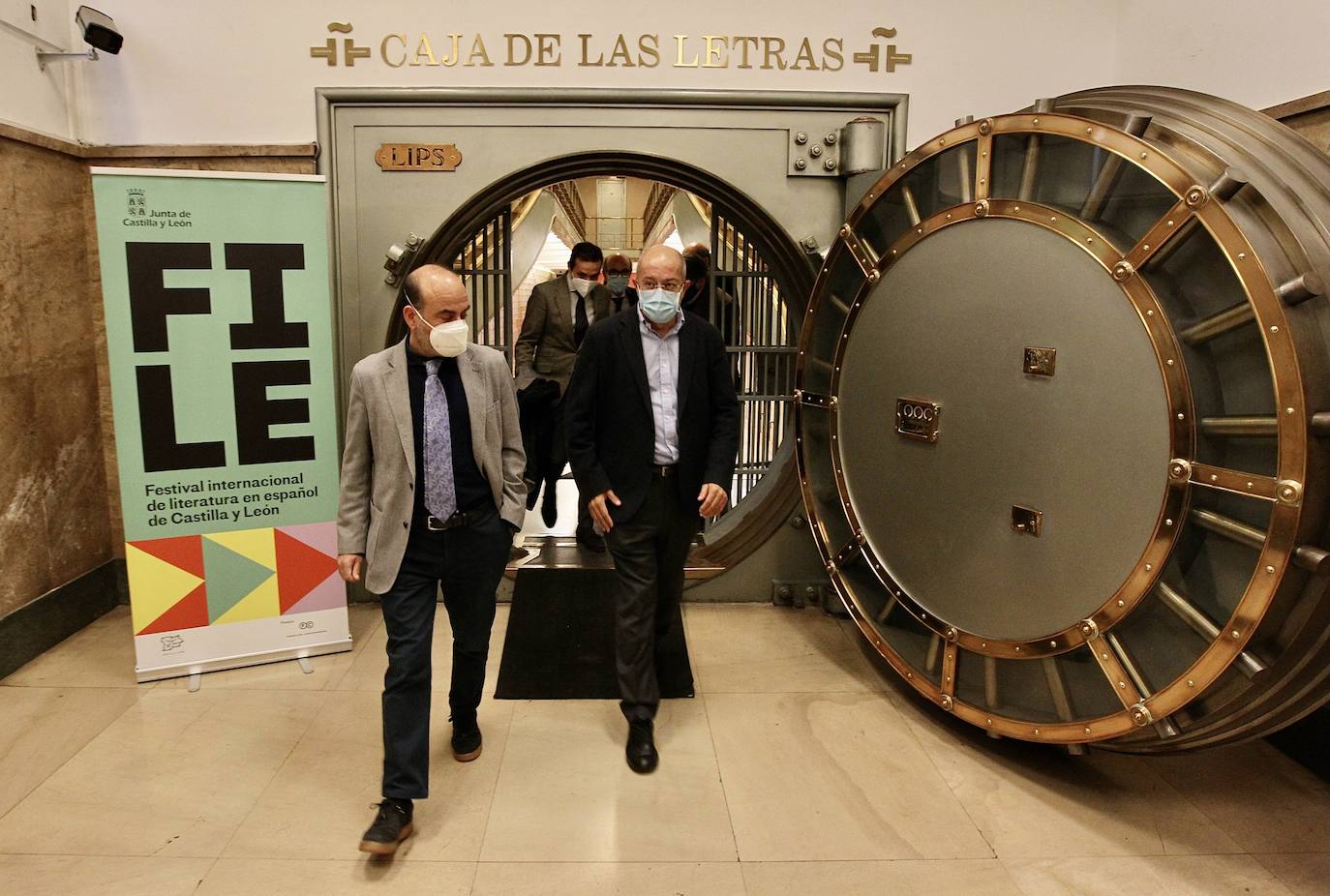 El vicepresidente, portavoz y consejero de Transparencia, Ordenación del Territorio y Acción Exterior, Francisco Igea, junto al consejero de Cultura y Deportes, Javier Ortega, presentan el Festival Internacional de la Literatura en Españo.