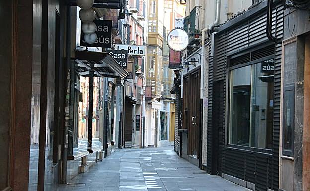 La Policía Local detiene al autor de un robo en un bazar de la calle La Rúa que se fugó tras agredir al dependiente