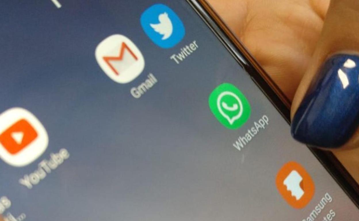 Imagen de la pantalla de un móvil con la aplicación de Whatsapp.