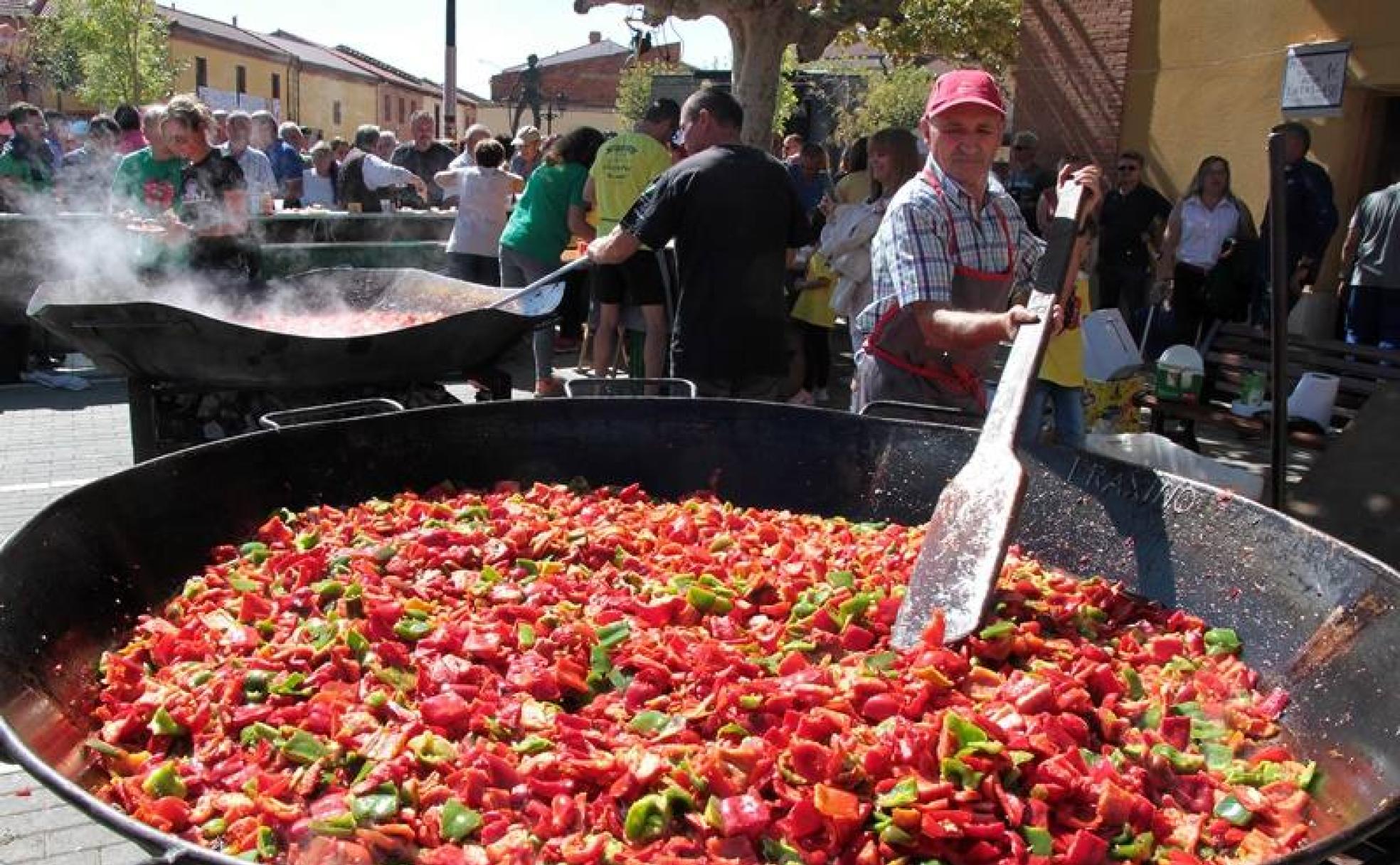 Pimientada elaborada para una degustación popular en Fresno de la Vega.