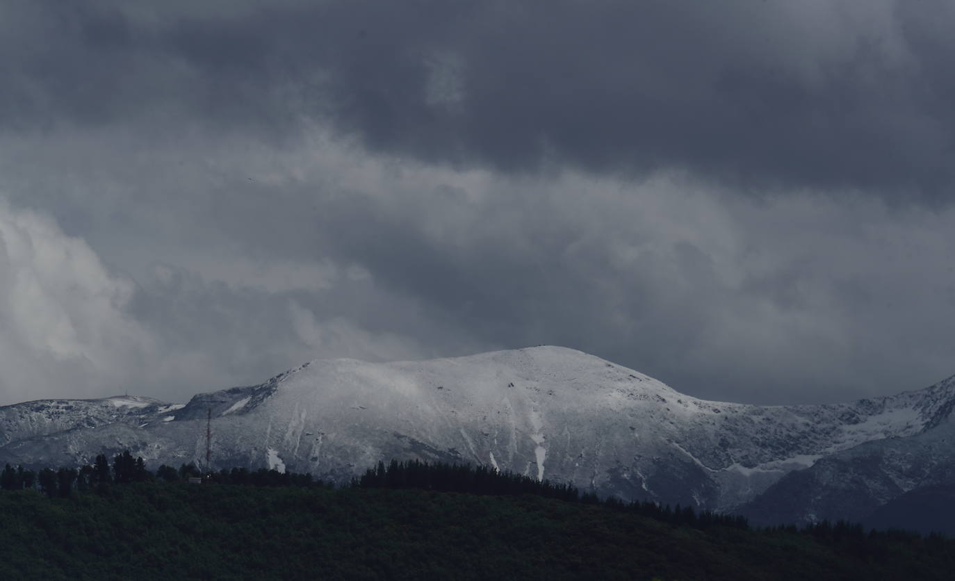 El Bierzo amanece con nevadas en las zonas más altas de esta zona de la provincia.
