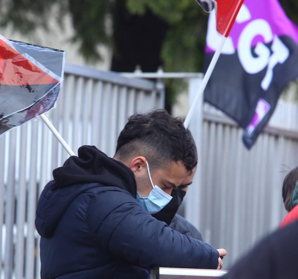 Los empleados de Roldán respaldan la primera jornada de huelga en demanda de una única prima de producción y exigen una propuesta a la empresa.