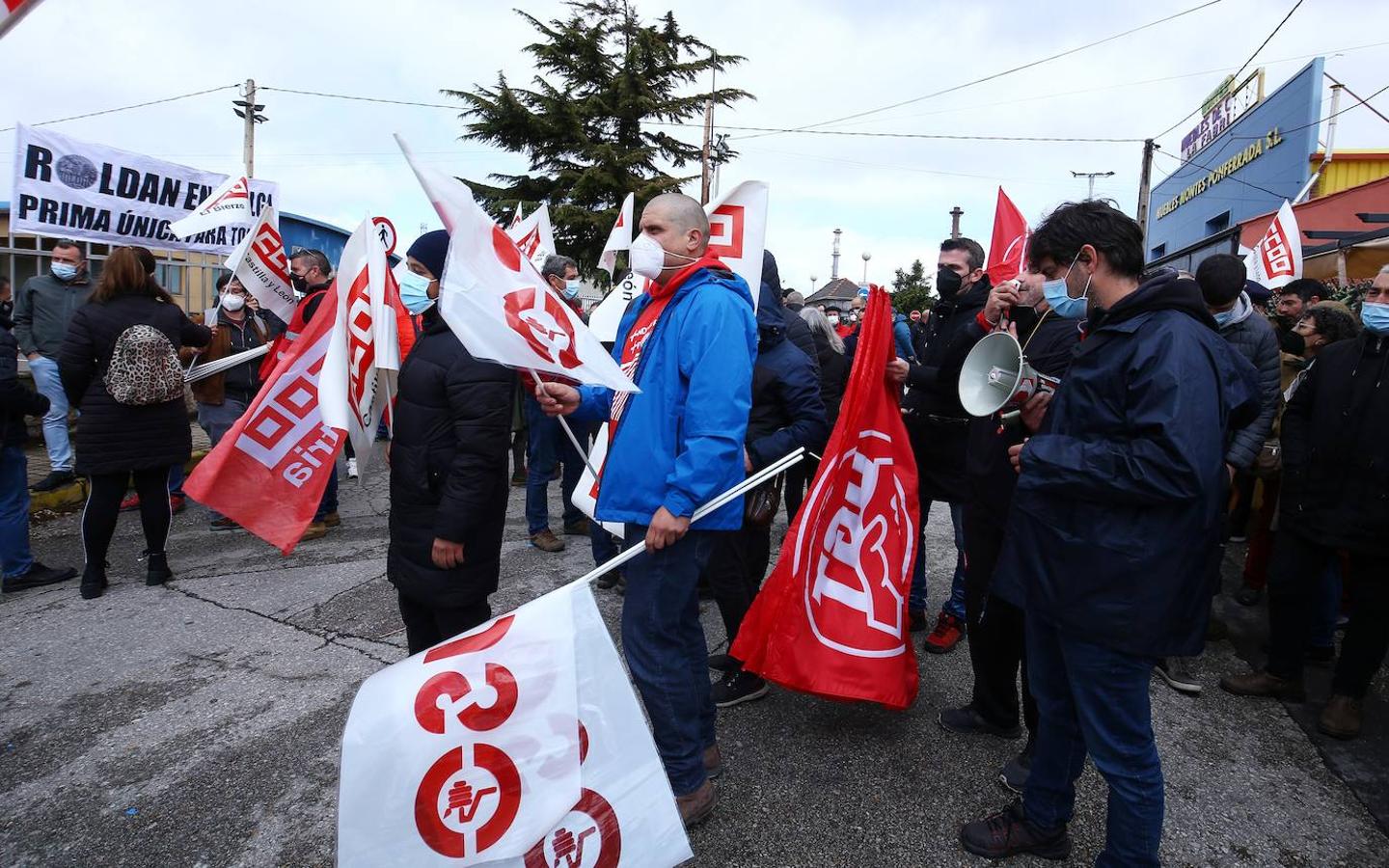 Los empleados de Roldán respaldan la primera jornada de huelga en demanda de una única prima de producción y exigen una propuesta a la empresa.