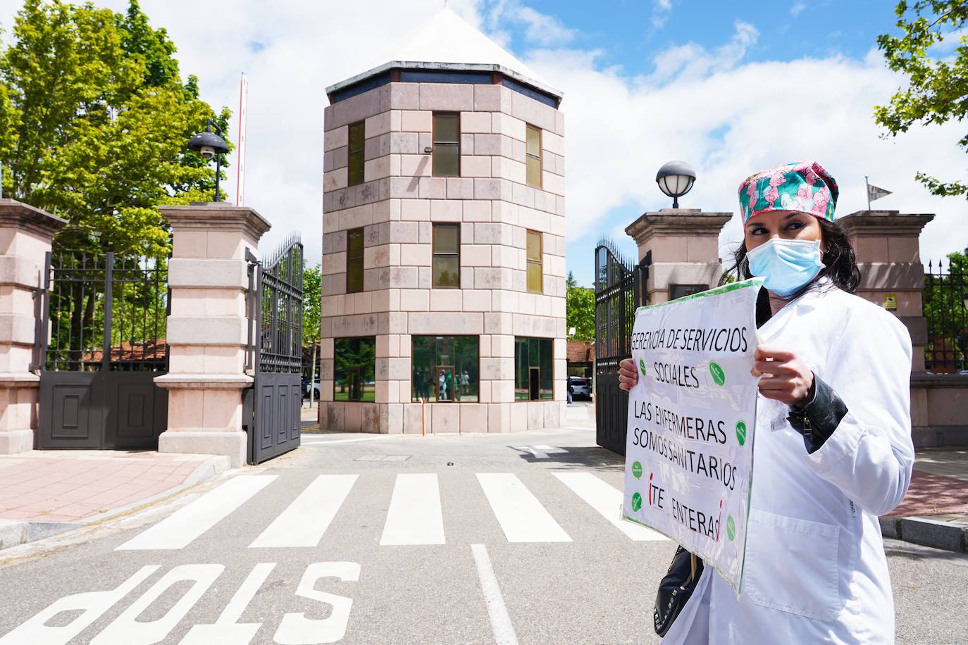 El colectivo de enfermeras reclama igualdad de condiciones laborales y salariales con respecto a las profesionales de servicios sociales y educación. 