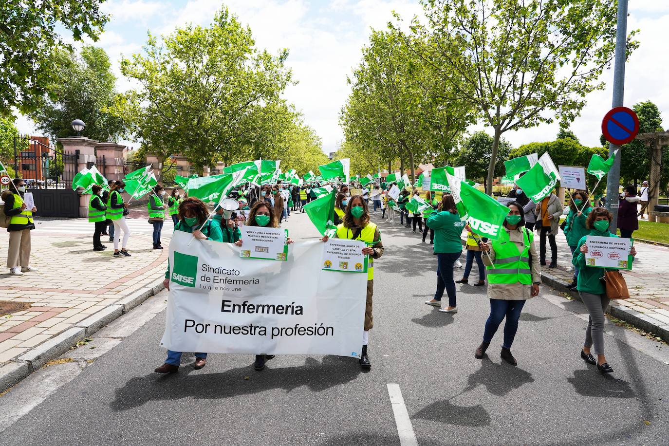 El colectivo de enfermeras reclama igualdad de condiciones laborales y salariales con respecto a las profesionales de servicios sociales y educación. 