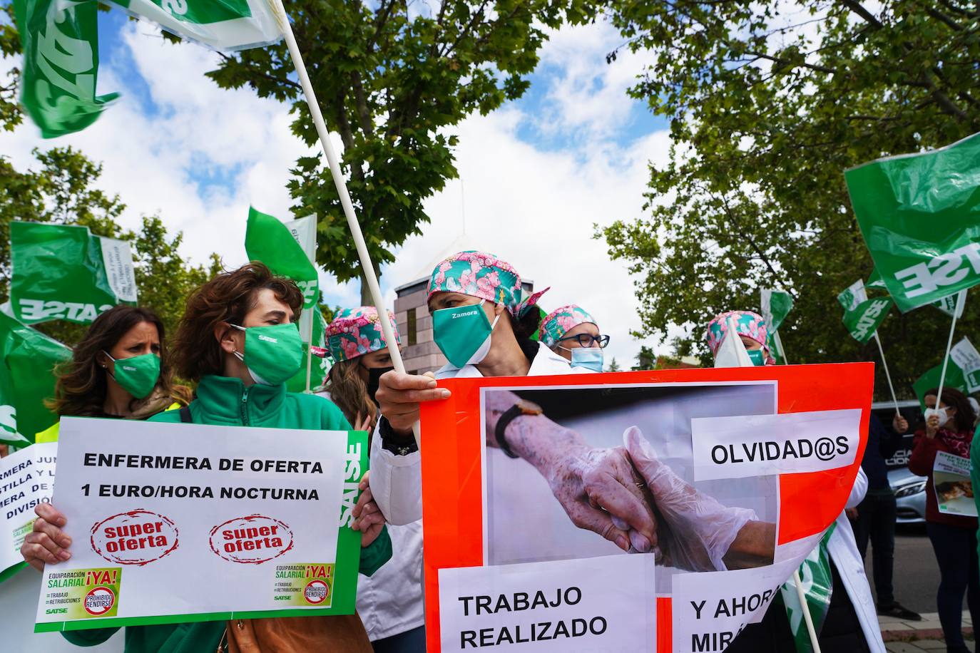 El colectivo de enfermeras reclama igualdad de condiciones laborales y salariales con respecto a las profesionales de servicios sociales y educación. 