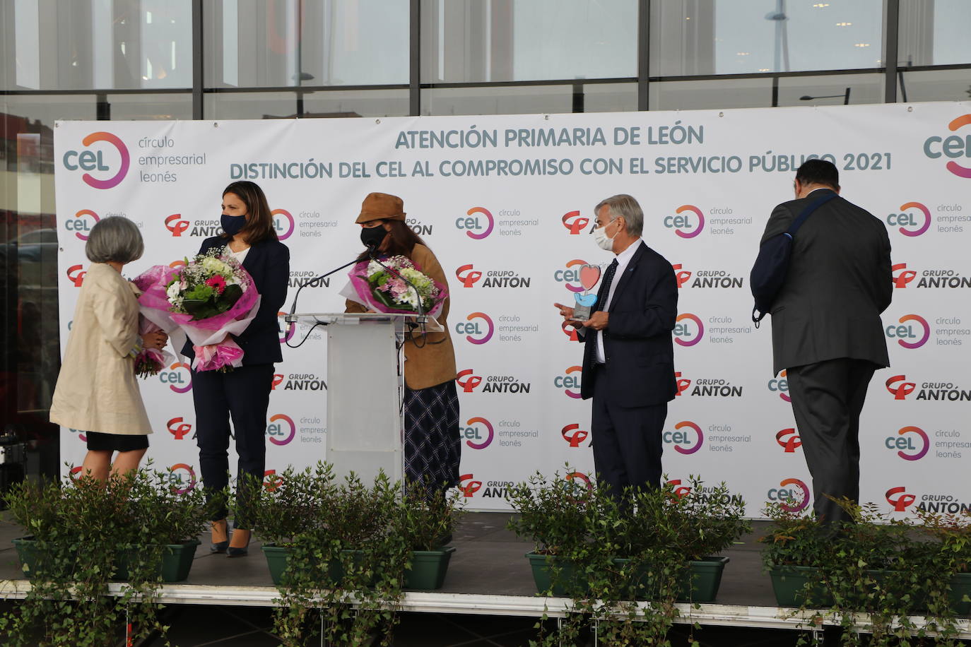 El Círculo Empresarial Leonés celebra un acto multitudinario en el que se respetaron las distancias y el uso de mascarillas.