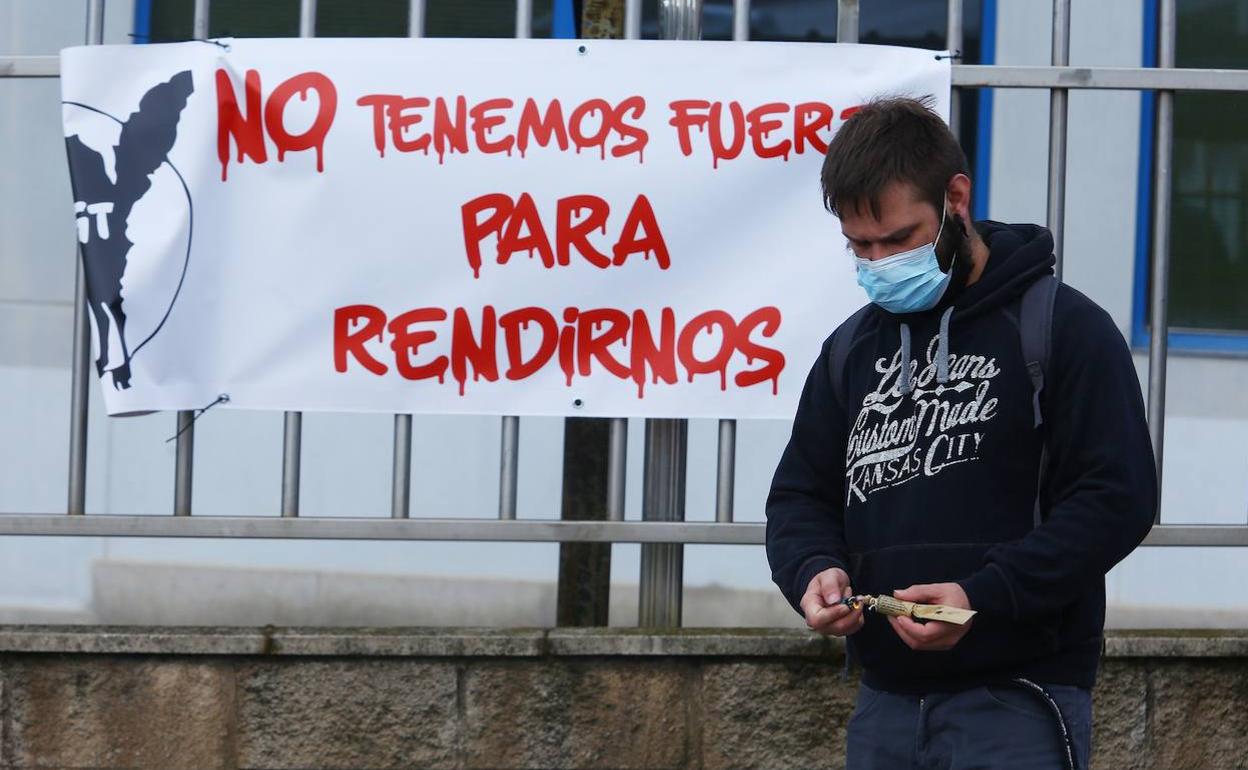 Los trabajadores de Aceros Roldan, en las protestas ante la factoría de Santo Tomás de las Ollas. 