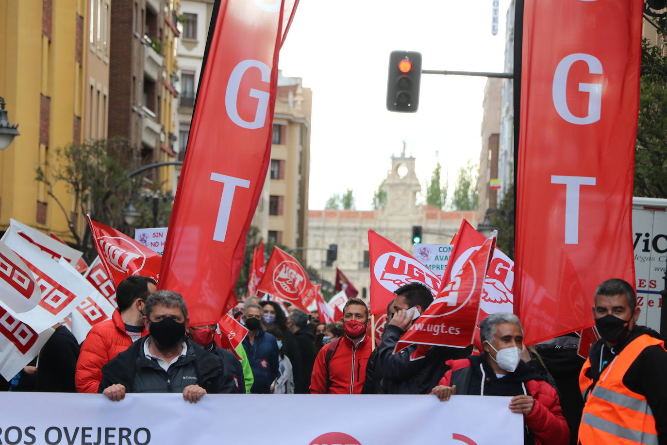 La manifestación recorre las calles ante las dudas en el futuro de Laboratorios Ovejero.