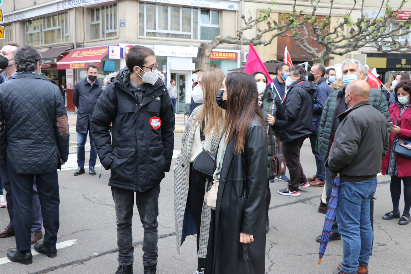 La manifestación recorre las calles ante las dudas en el futuro de Laboratorios Ovejero.