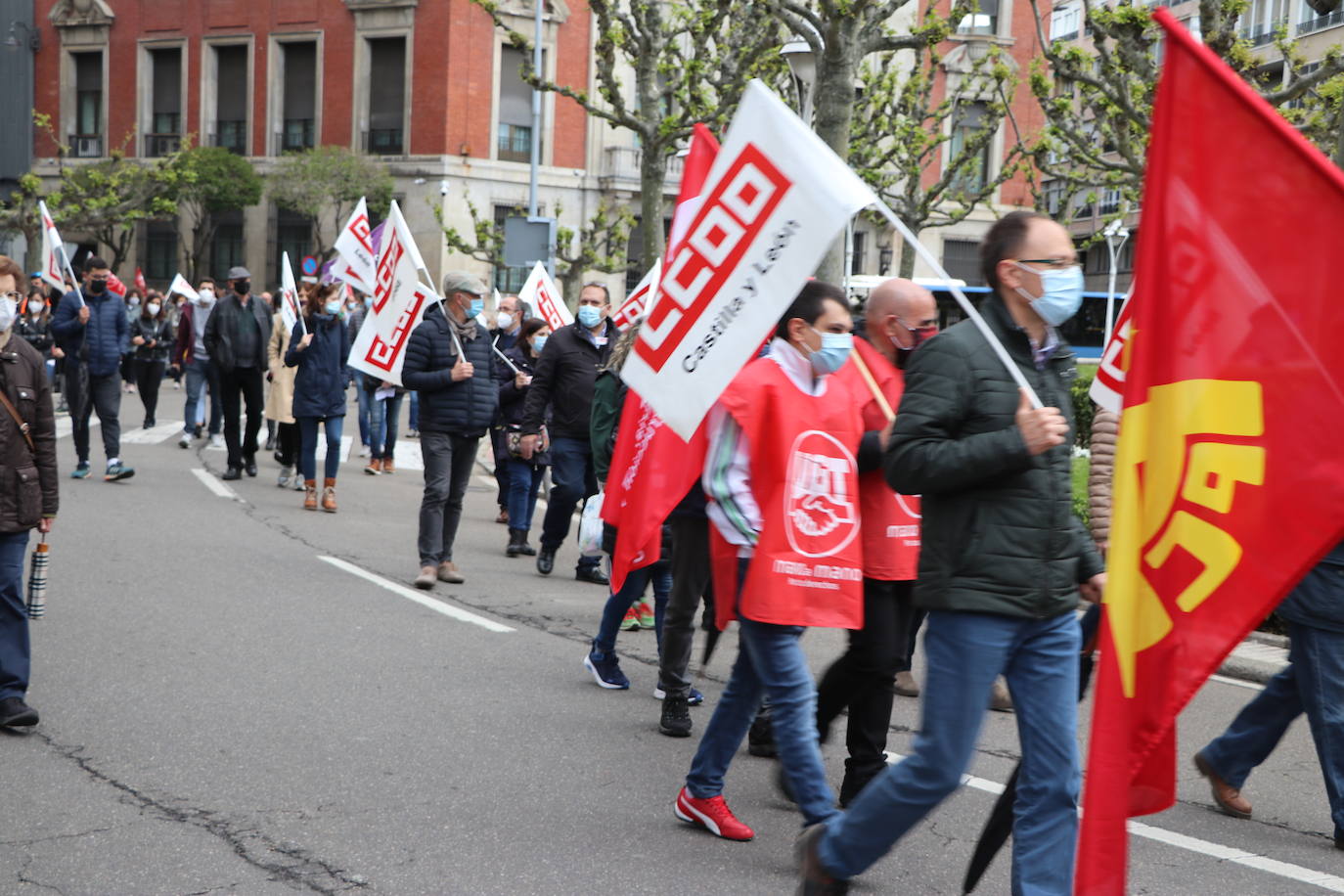 La manifestación recorre las calles ante las dudas en el futuro de Laboratorios Ovejero.