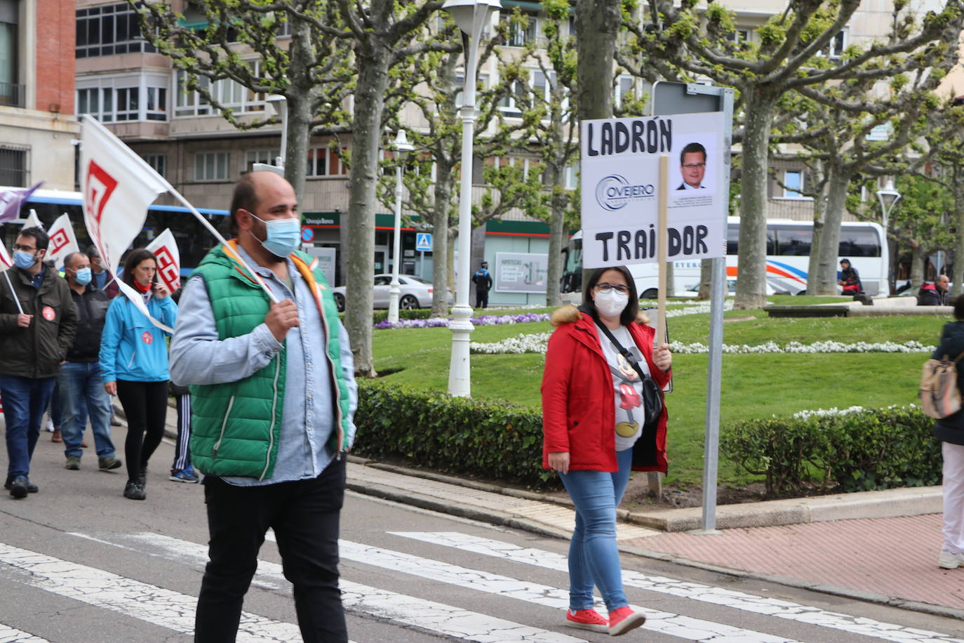 La manifestación recorre las calles ante las dudas en el futuro de Laboratorios Ovejero.