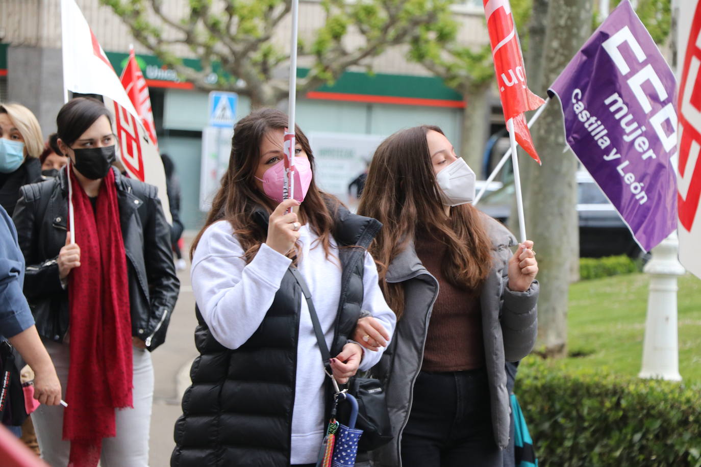 La manifestación recorre las calles ante las dudas en el futuro de Laboratorios Ovejero.